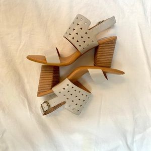 New W/O Tags Born Gray Sandal - Size 8